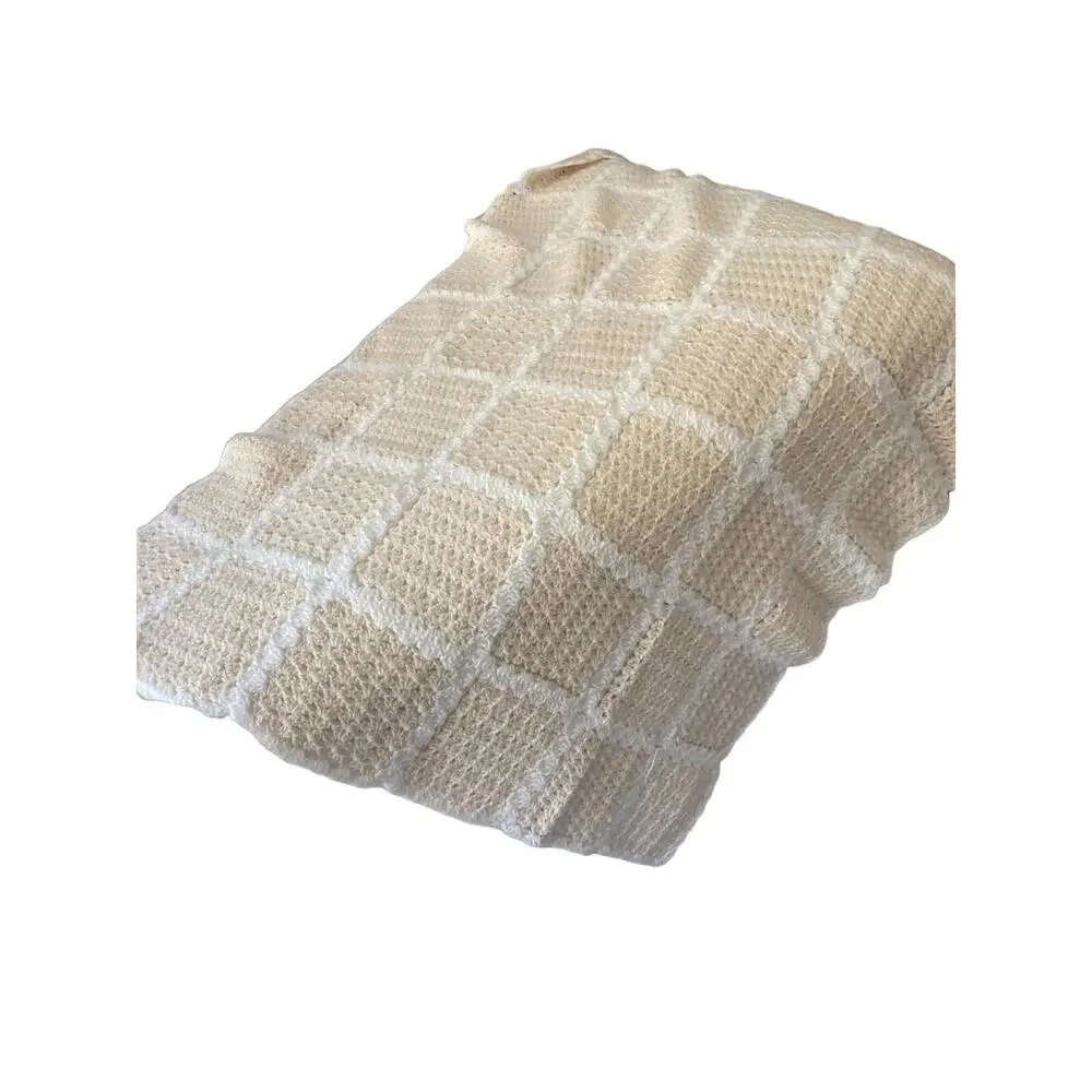 EUC Vintage Knit / Crochet Throw Blanket Cream and White